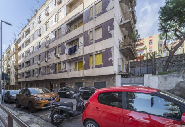 Via Principessa Mafalda, luminoso trivani