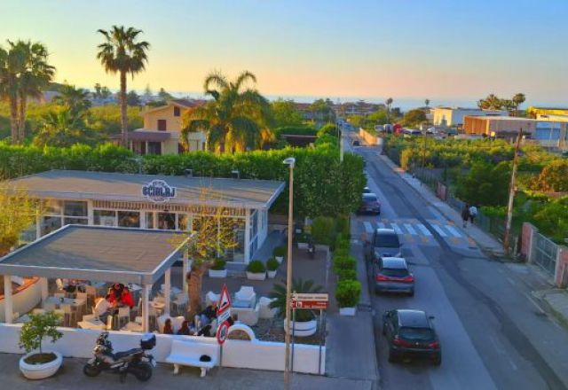 Saponara Marittima, ampio trivani e servizi fronte mare