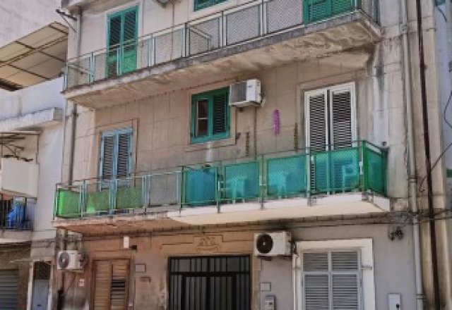 Via Palermo, appartamento di circa 140 mq con veranda