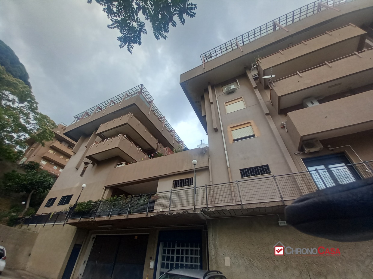 magazzino in via arrubbara a Messina